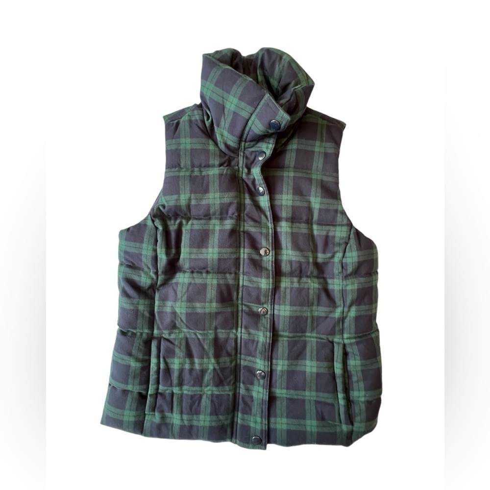 Old navy women’s cozy puffer vest. Size medium! NWOT